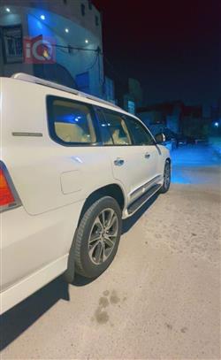 تۆیۆتا لاند کروزەر